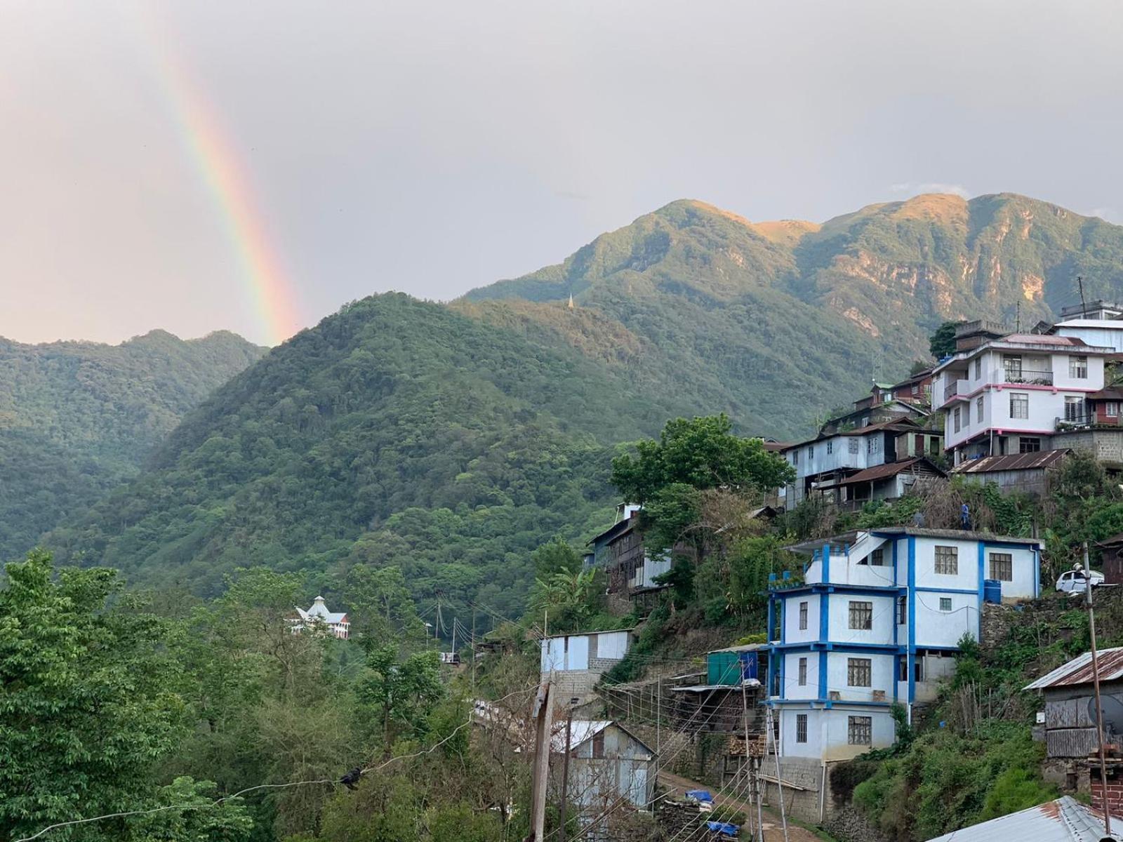 Dovipie Inn Kohima Ngoại thất bức ảnh